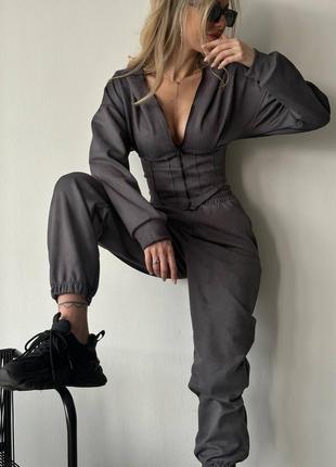Сірий графіт жіночий прогулянковий костюм штани вкорочена кофта з імітацією корсету замшевий жіночий замшевий повсякденний костюм7 фото