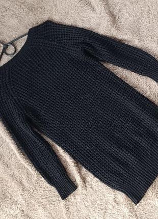 Удлиненый черный  женский свитер