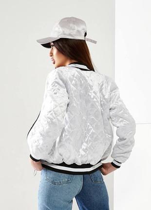 Куртка женская короткая стеганая весенняя на весну демисезонная базовая черная белая легкая без капюшона8 фото