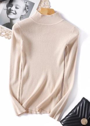 Невероятно стильный гольфик в рубчик молочный бежевый гольф со стойкой