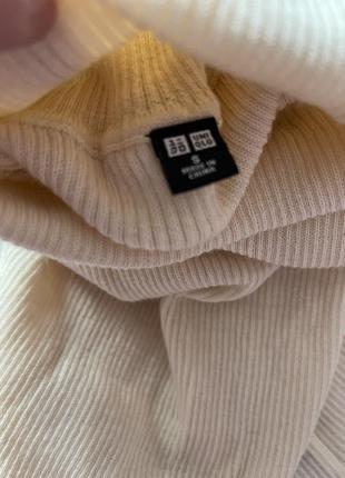 Женский фирменный шерстяной свитер uniqlo2 фото