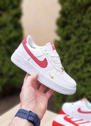 Женские кроссовки / nike air force 1 lv 8 af1 ' 82 low / найк аир форс / обувь демисезонная женская на весну, лето, осень белые с красным8 фото