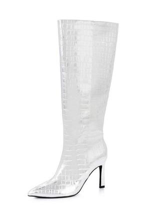 Эффектные серебристые сапоги на каблуке питон с узким носком, сапоги серебро с змеиным принтом