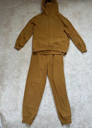 Спортивный костюм