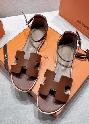 Босоножки кожаные женские