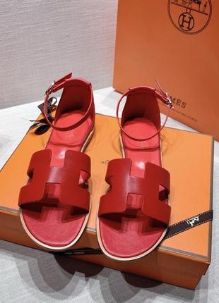 Босоножки кожаные женские