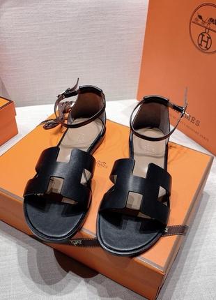 Босоножки кожаные женские