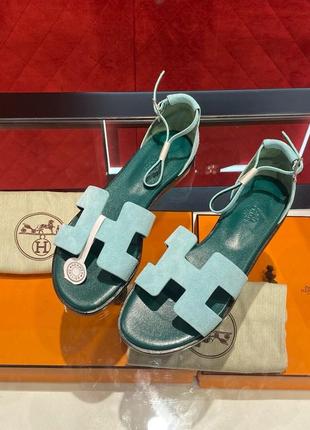 Босоножки кожаные женские