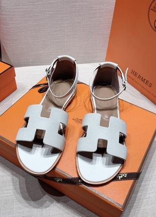 Босоножки кожаные женские