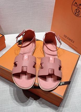 Босоножки кожаные женские