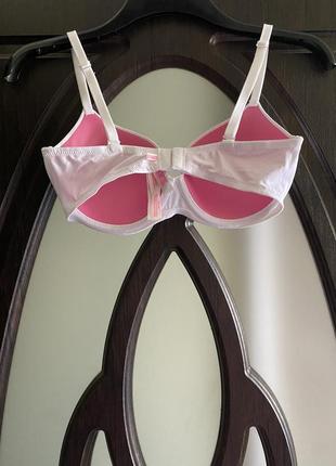 Шикарний, базовий, бюстгальтер, в білому, кольорі, з розовим, поралоном, від дорогого бренду: pink victoria’s secret 🫶4 фото