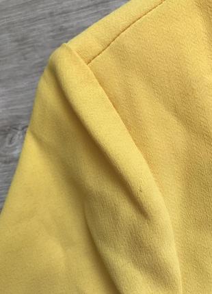 Нарядная блуза топ желтого цвета only с подушечками на плечах3 фото