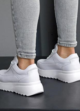 Натуральні шкіряні білі кросівки на високій підошві10 фото
