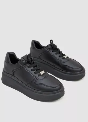 Кроссовки трендовые