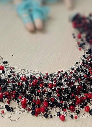 Колье из хрустальных бусин ручной работы