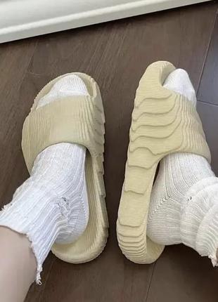 Adilette slide beige