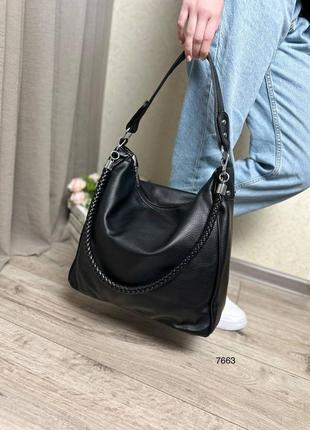 Жіноча стильна та якісна сумка мішок з еко шкіри чорна4 фото
