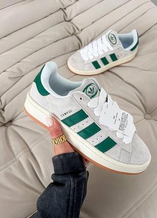 Отличные женские кроссовки adidas hair campus 00s crystal white core green светло-серые с зелёным