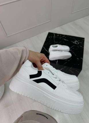 Кросівки жіночі чорно білі5 фото