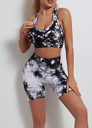 Спортивный костюм с мраморным принтом (топ и шорты) черно-белого цвета, размер m