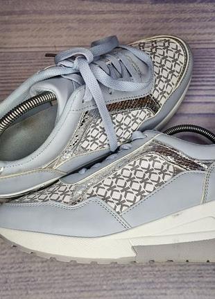 Кроссовки сникерсы