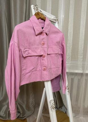 Зара джинсовая куртка розовая