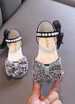 Блестящие туфли для девочки босоножки4 фото