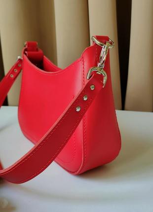 Шкіряна сумочка ручної роботи червоного кольору. сумочка bagless сумочка багет.червона сумочка багет3 фото