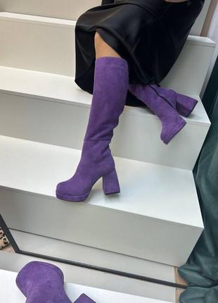 Фіолетові замшеві чоботи на масивному каблуку4 фото