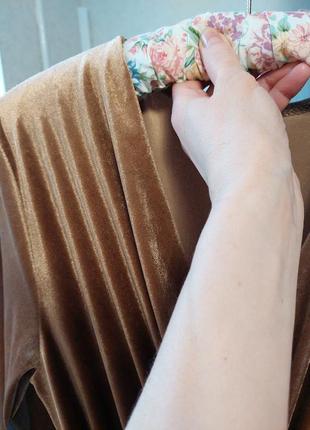 Вечернее велюровое плиссированное платье миди, цвета кемел new collection (размер 38)6 фото