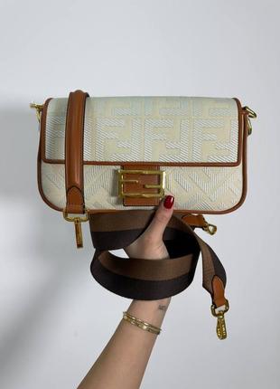 Женская сумка в стиле fendi
