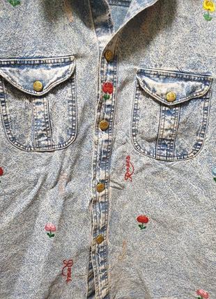 Рубашка джинсовая с нашивками3 фото