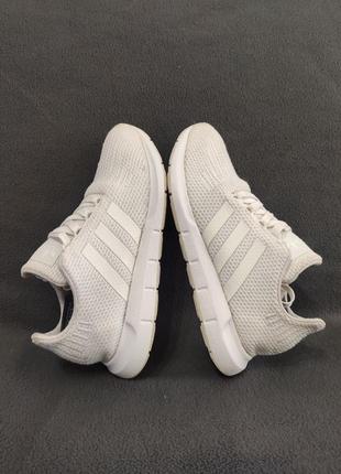 Кросівки adidas swift run3 фото