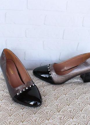 Шикарні туфлі 38, 39 розміру на стійкому каблуці