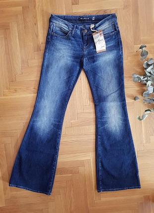 Джинси кльош