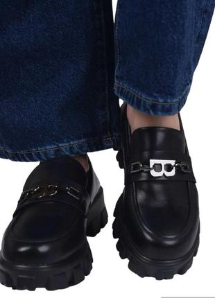 Туфлі жіночі лофери чорні на платформі2 фото