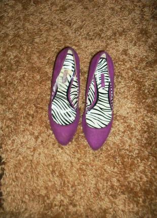 Фіолетові туфлі
