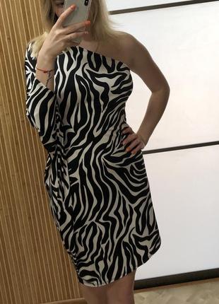 Красивое платье через плечо3 фото