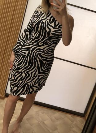 Красивое платье через плечо4 фото