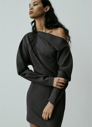 Асимметрическое платье в деловом стиле