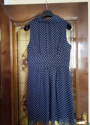 Стильнe плаття в горошок