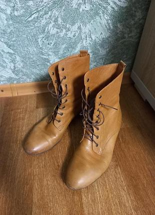 Кожаные ботинки