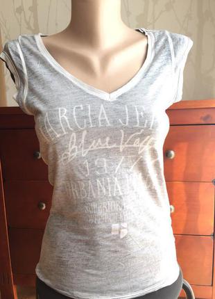 Жіноча футболка