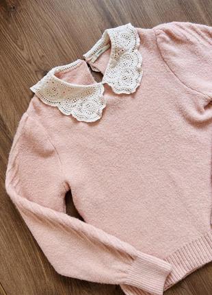 Нежно розовый свитер с белым ажурным воротником george s8 фото