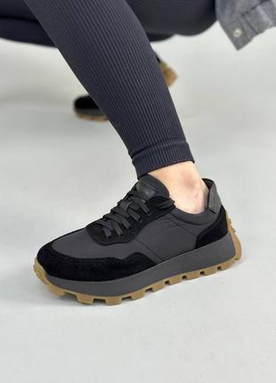 Кросівки жіночі шкіряні чорні зі вставками замші на чорній підошві