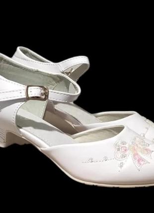 Білі лакові туфлі для дівчинки на підборах танцювальні 34 35 36 373 фото