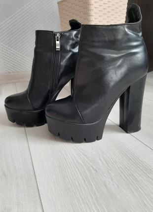 Сапожки женские