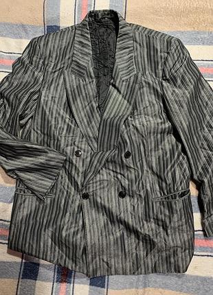 Стильный мужской пиджак