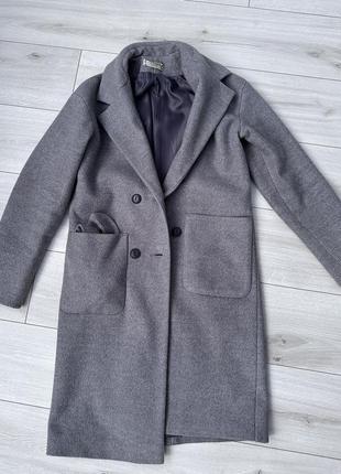 Пальто серого цвета1 фото