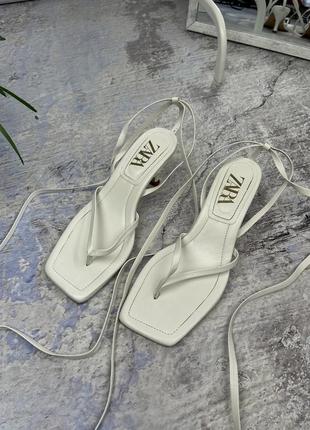 Zara босоножки на удобном каблуке с завязками размер 38